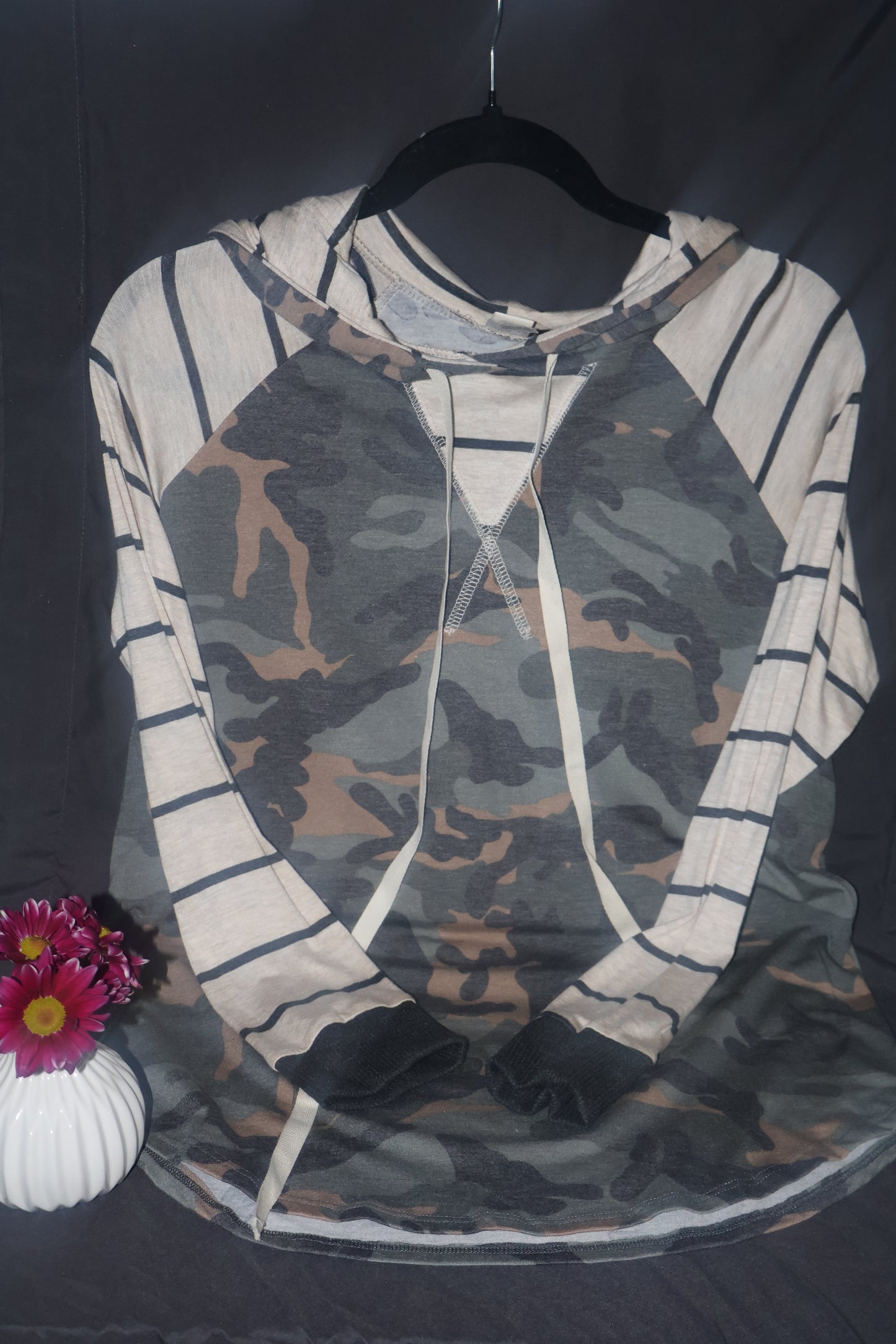 CAMOUFLAGE & STRIPE TOP Hood