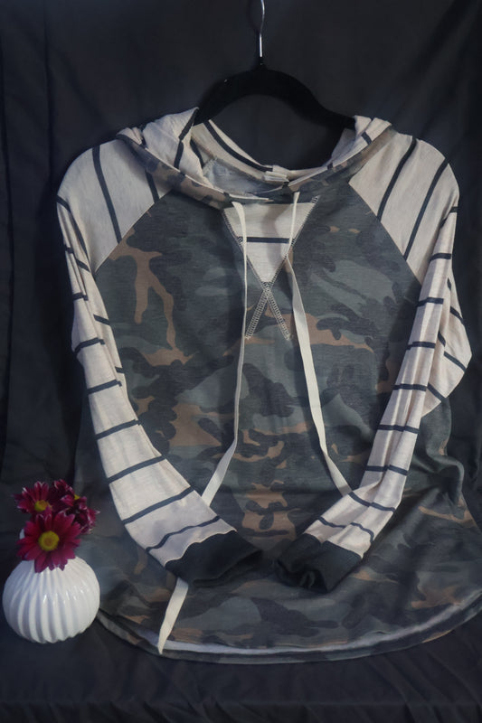 CAMOUFLAGE & STRIPE TOP Hood