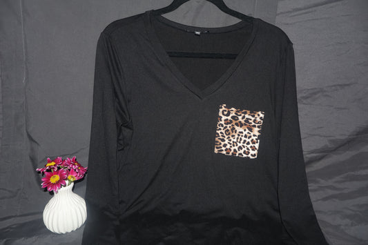 BLACK/LEOPARD V-NECK LONG SLEEVE WITH POCKET DETAIL *Final Sale*